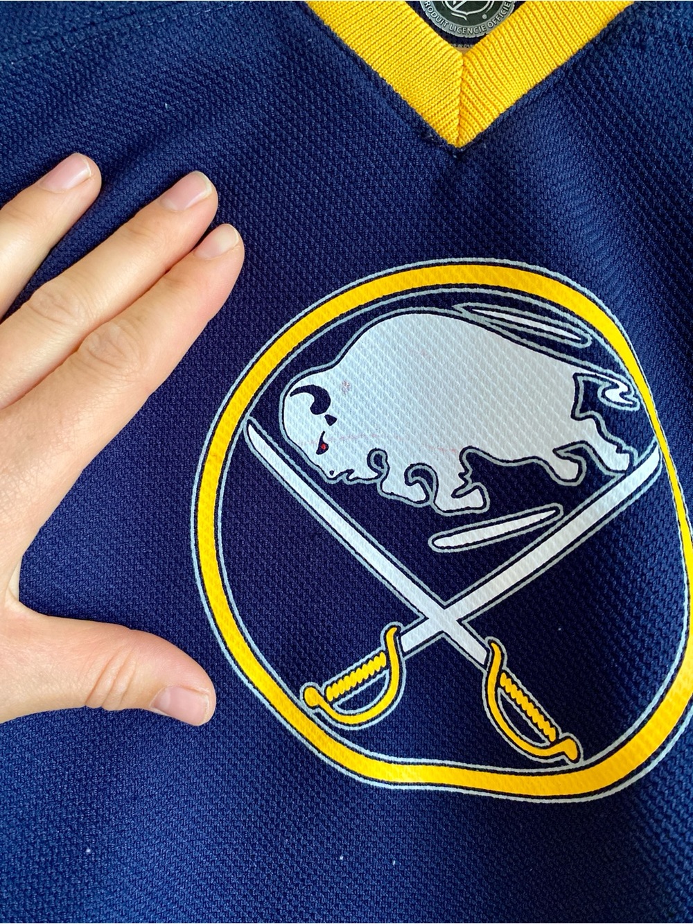 Buffalo Sabres Hockey Jersey NHL 4T - Picture 2 of 4